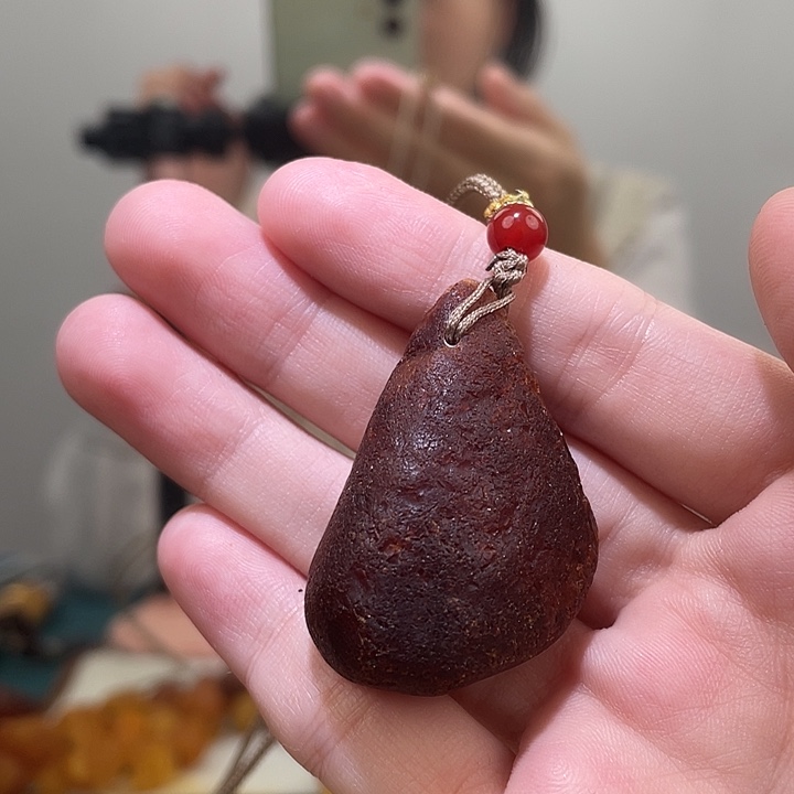 琥珀未镶嵌珠宝奇石吊坠全皮