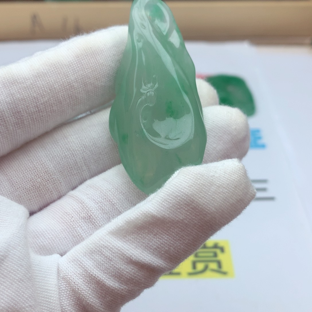 石英岩玉未镶嵌颈饰