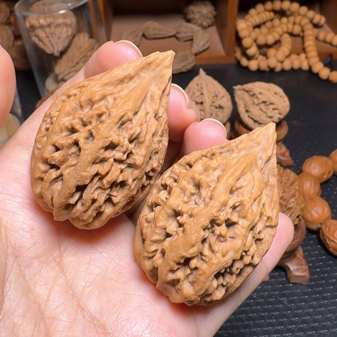 文玩核桃把件楸鸡心