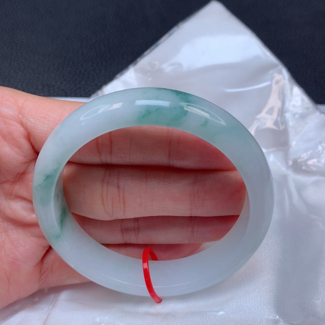 翡翠手镯未镶嵌天然