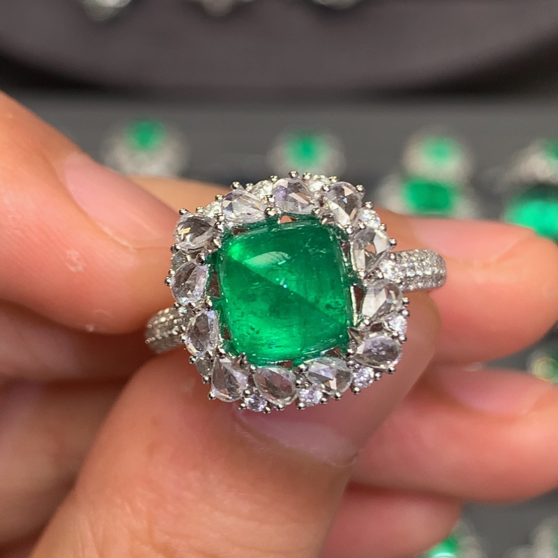 祖母绿戒指18K金镶嵌