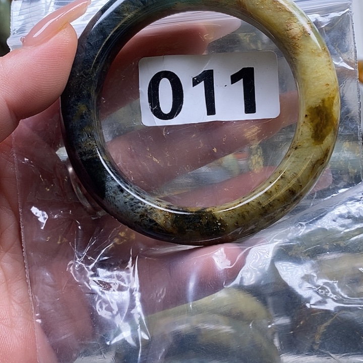 悠***I蛇纹石玉未镶嵌手镯