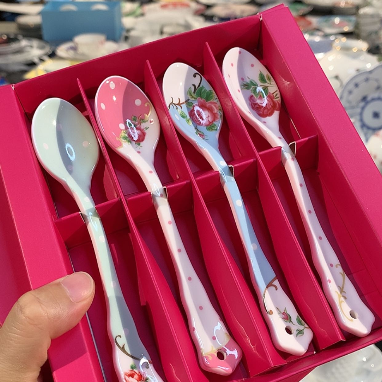 【闪购商品】瓷片四个勺子