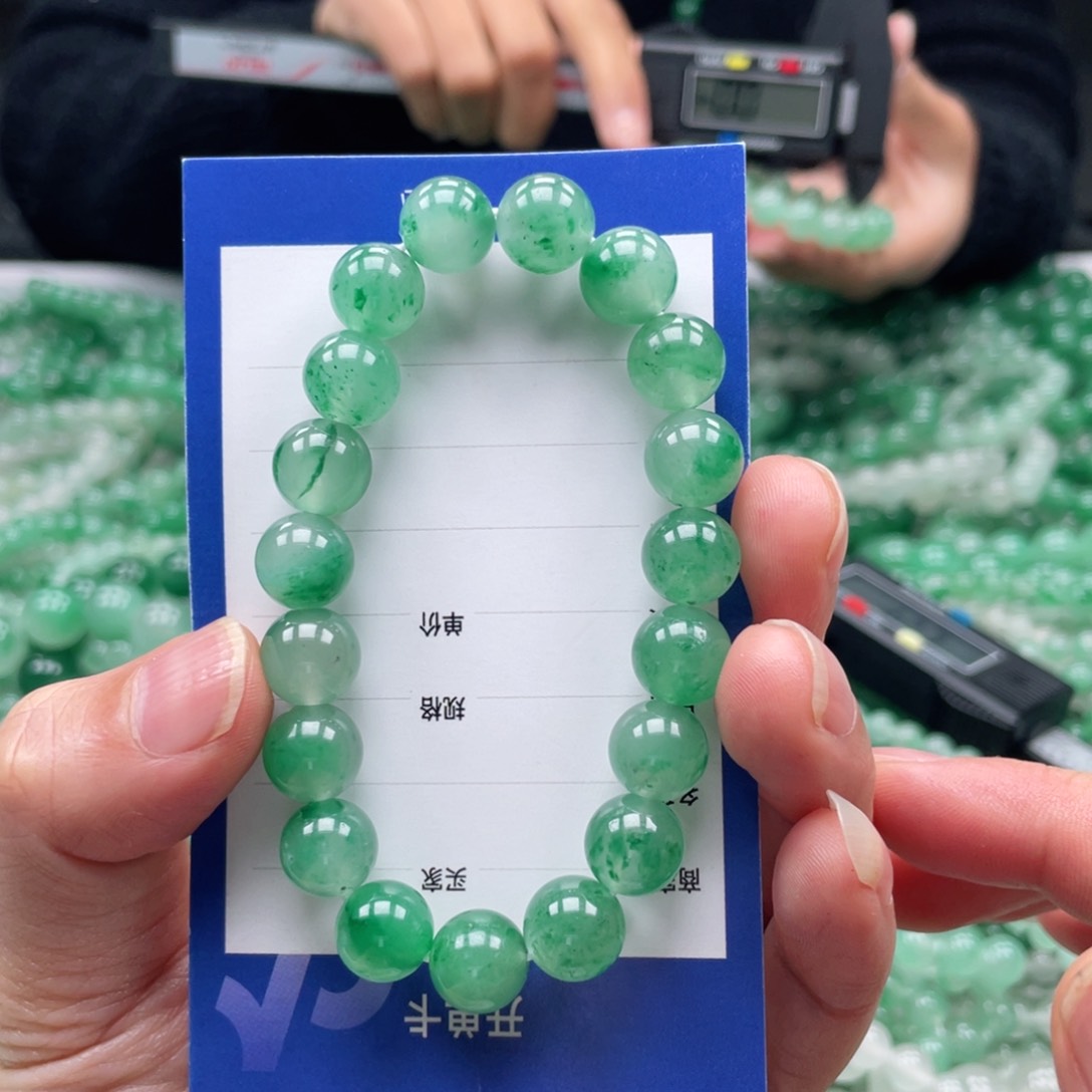 未镶嵌手串石英质玉（非洲翠）