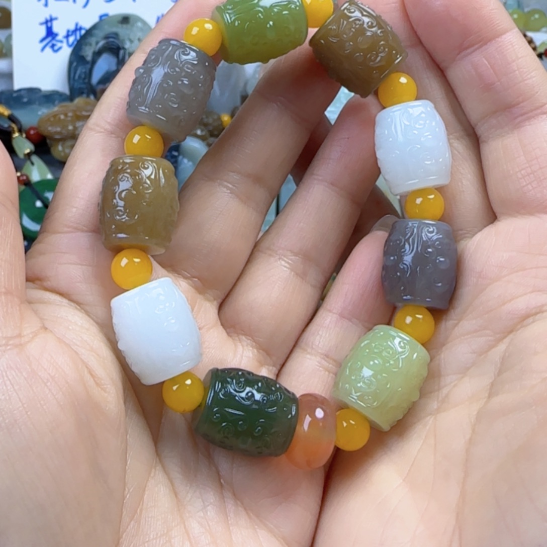 拾****和田玉未镶嵌颈饰