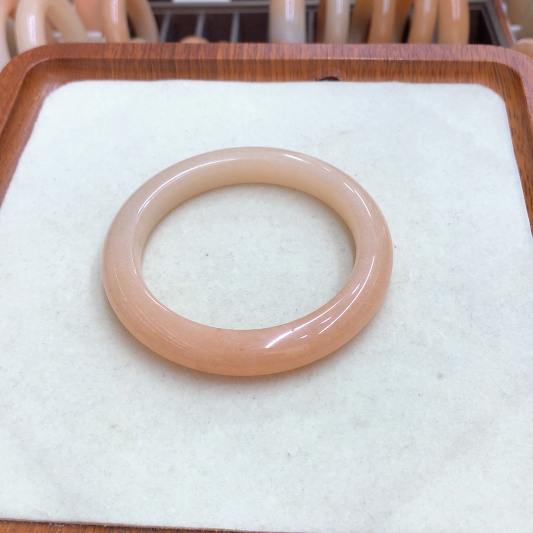 石英岩玉手镯未镶嵌