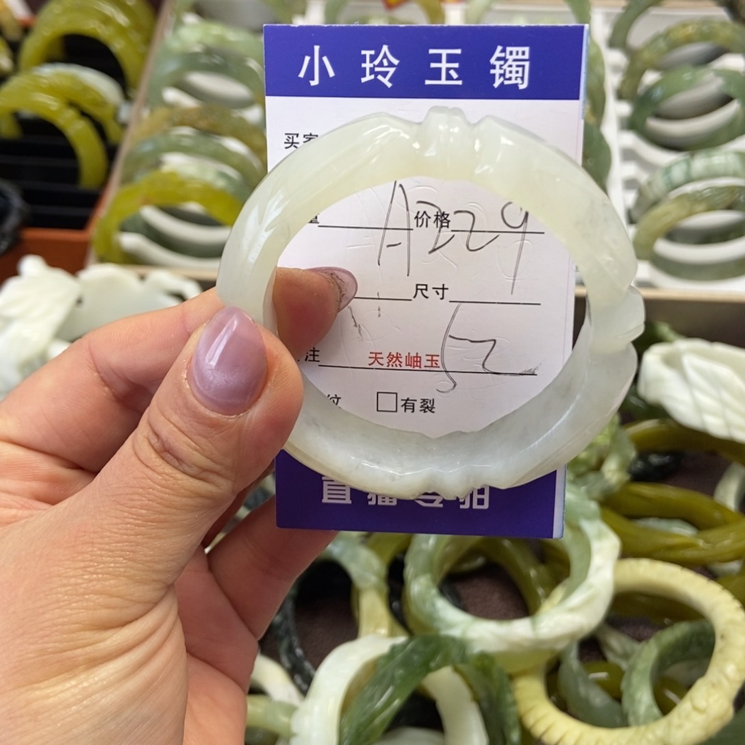 蛇纹石玉手镯未镶嵌