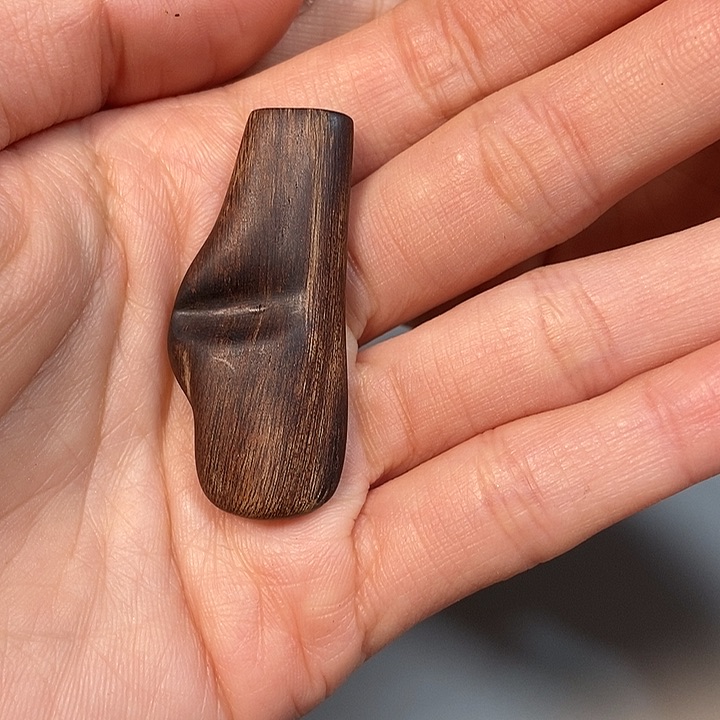 沉香吊坠天然野文莱3.9克，63