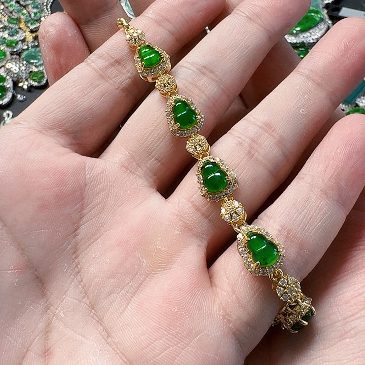 翡翠颈饰未镶嵌天然A货翡翠放漏