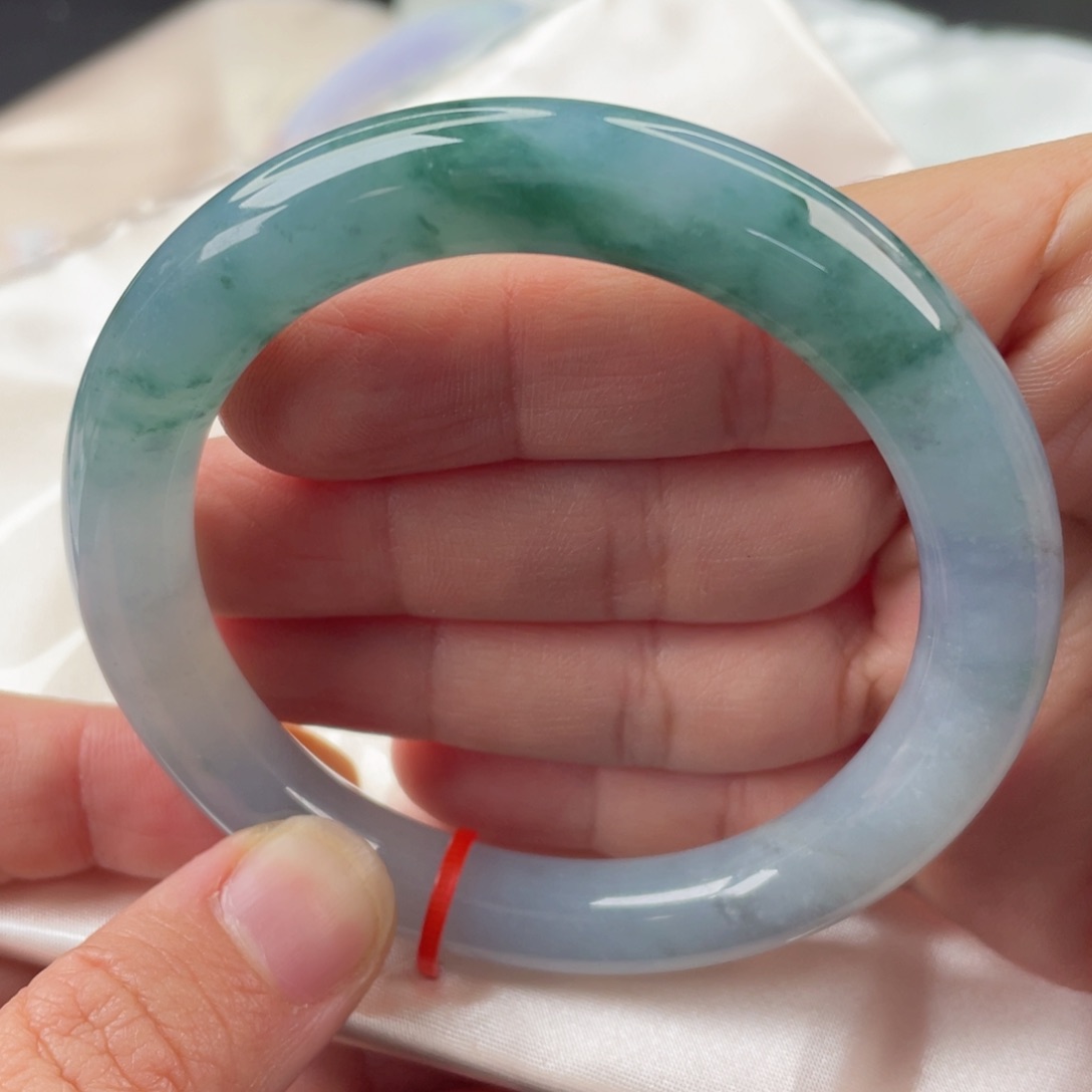 翡翠手镯未镶嵌57圈口