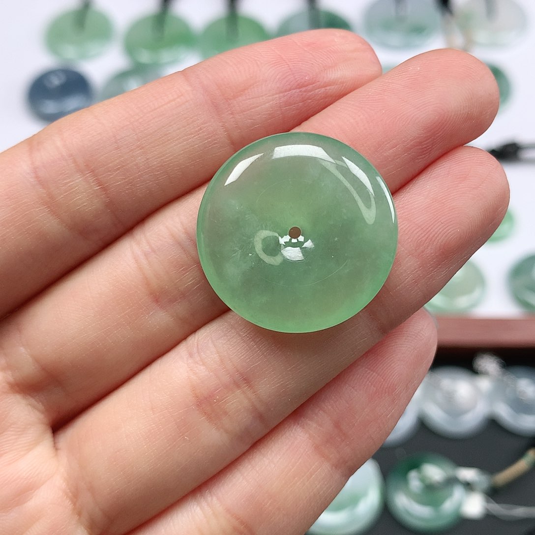 翡翠颈饰未镶嵌平安