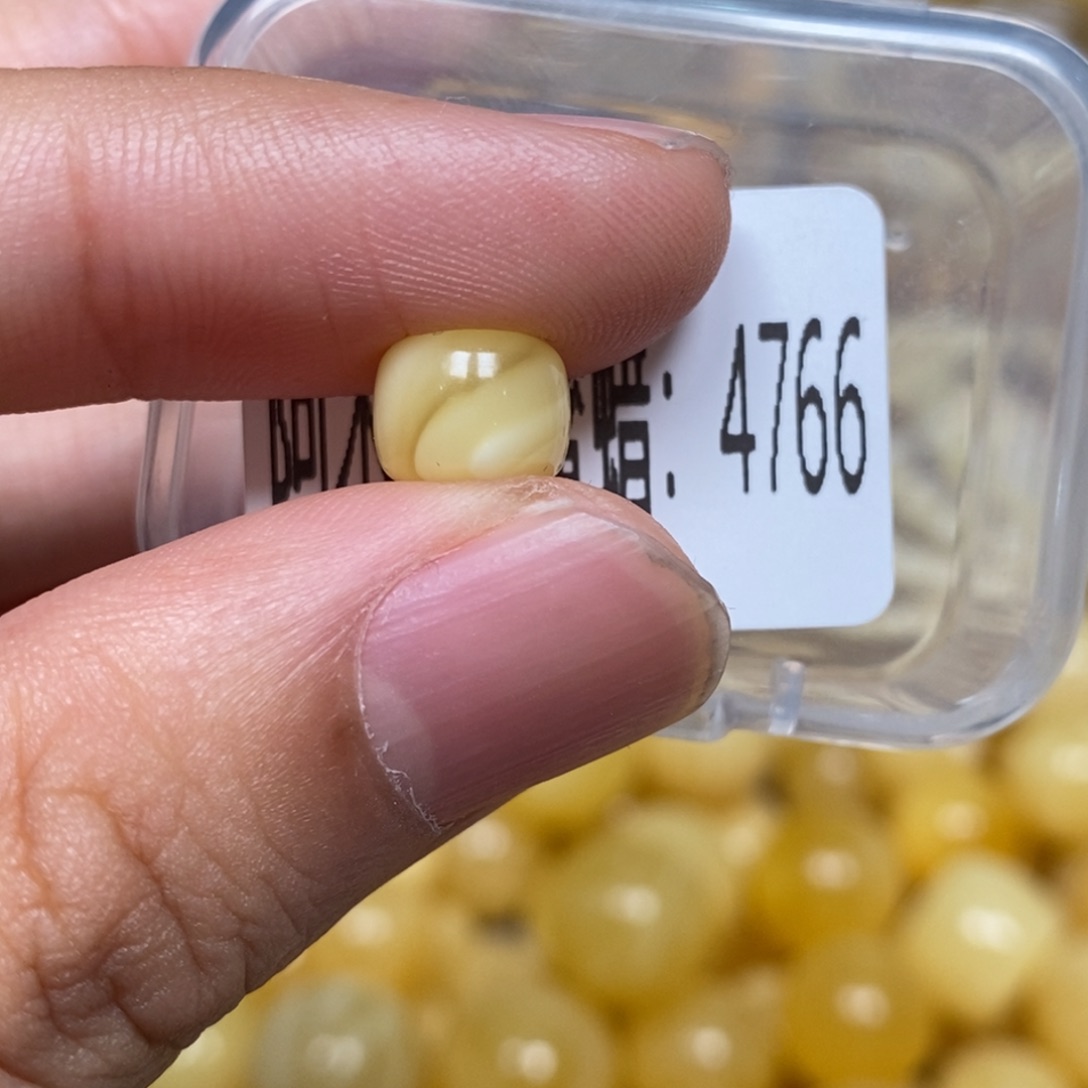 蜜蜡未镶嵌珠宝奇石4766