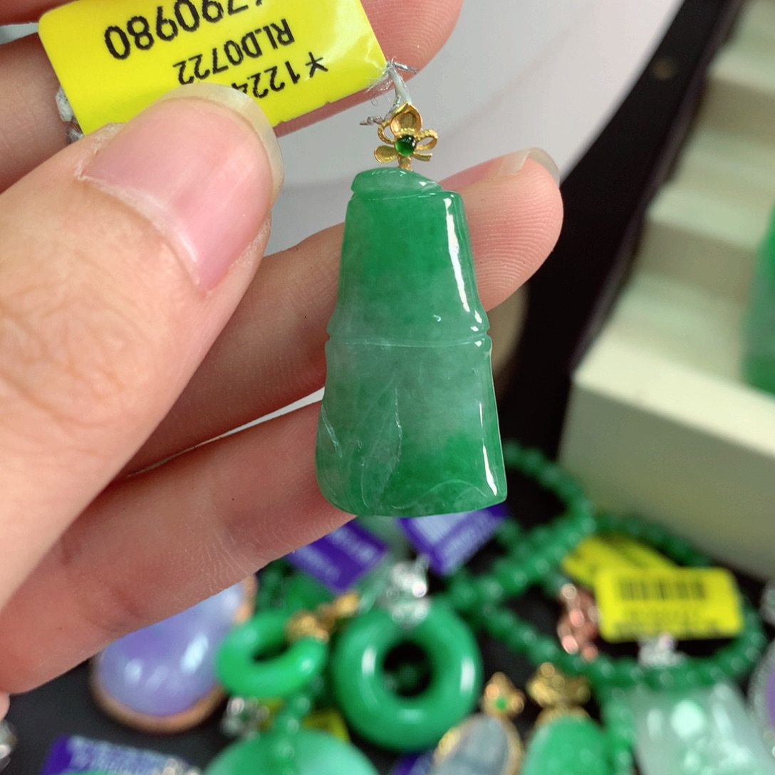 吊坠(不含链)18K金镶嵌翡翠