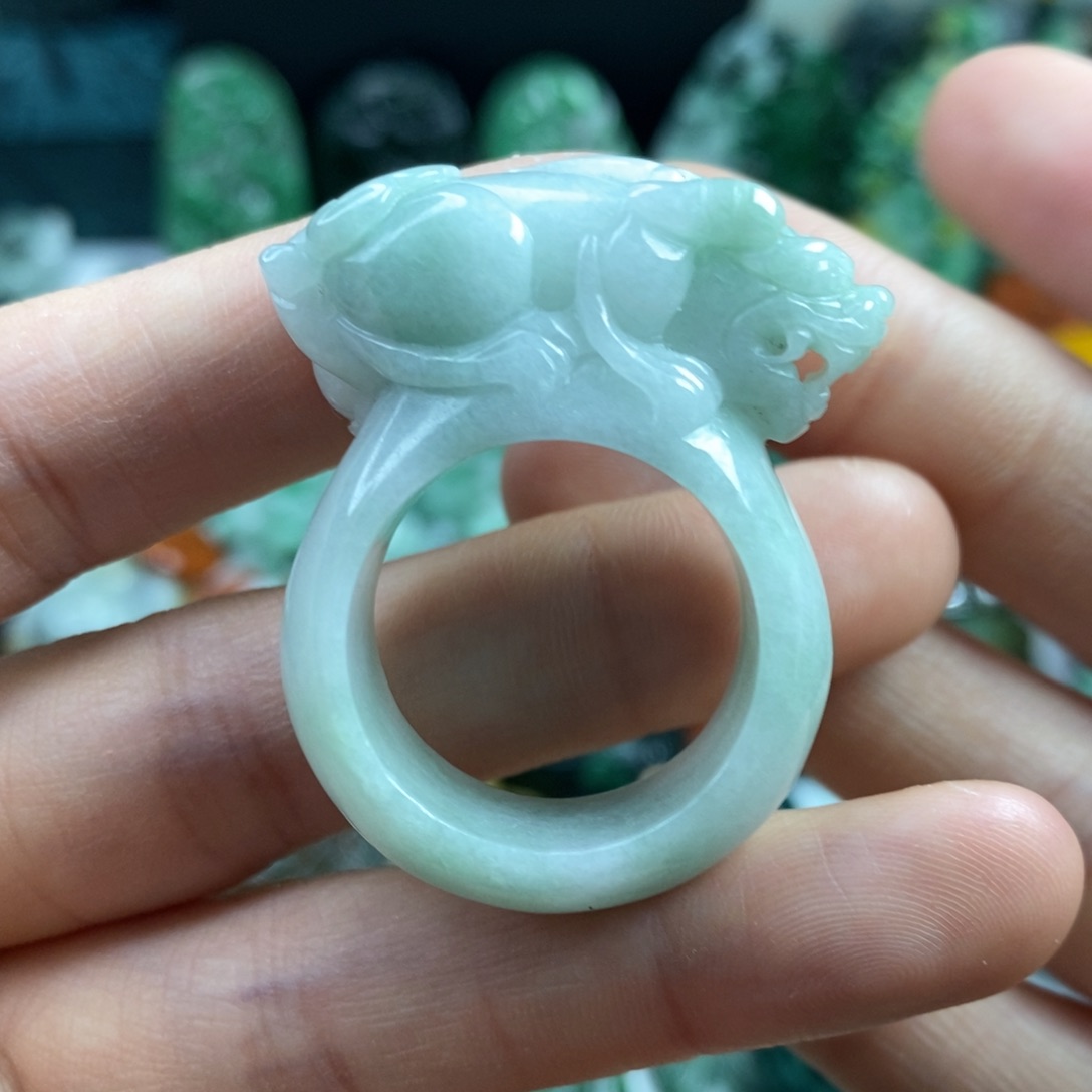 翡翠颈饰未镶嵌吊坠