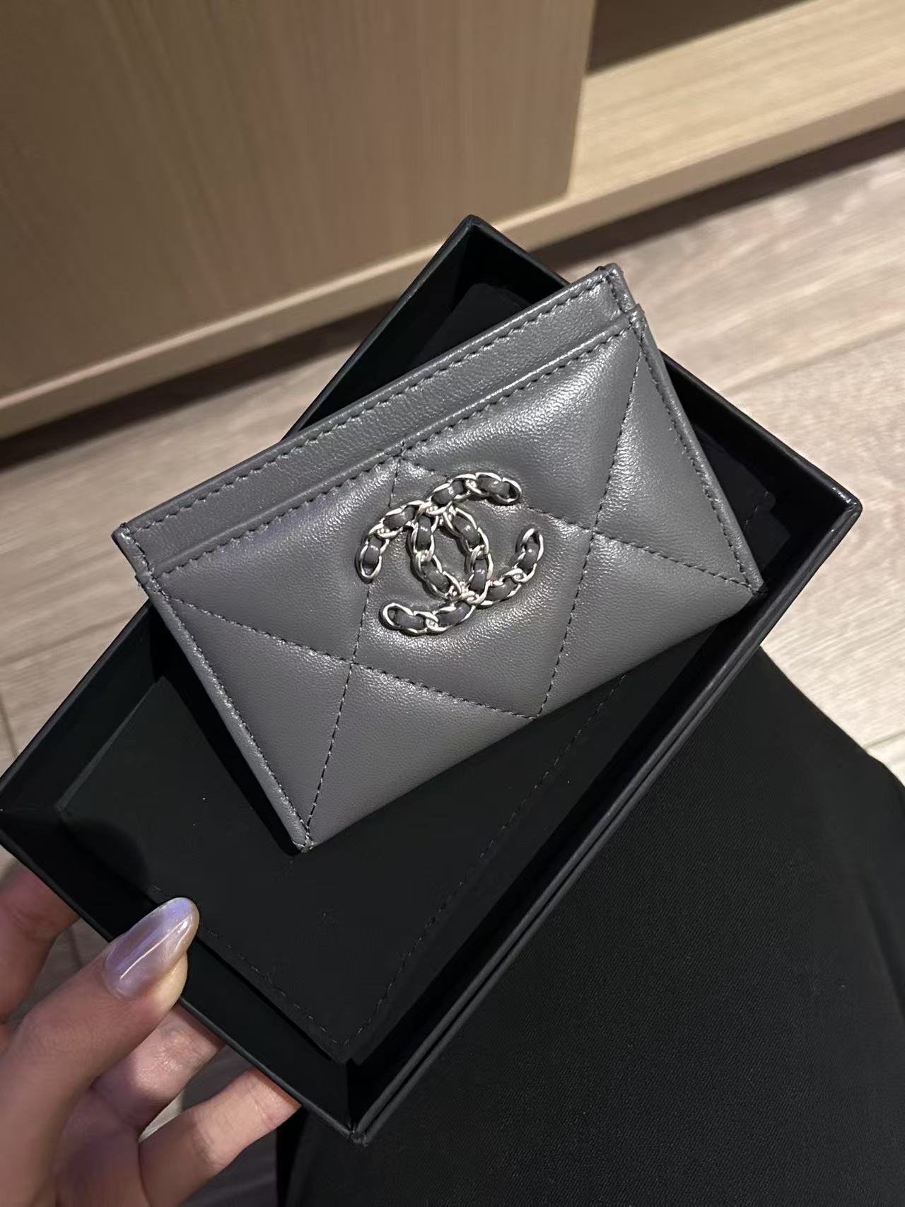 95新 Chanel/香奈儿 展会外场！灰色19卡包