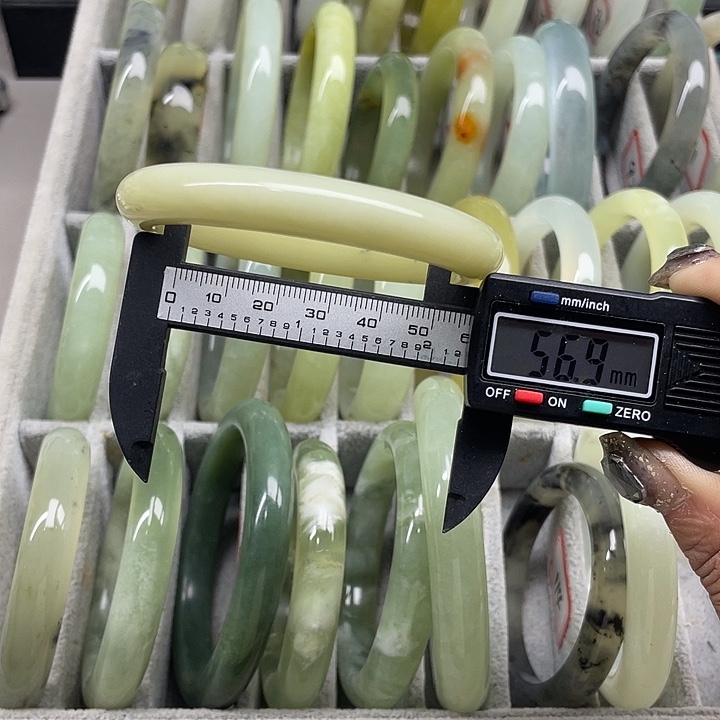 蛇纹石玉未镶嵌手镯112