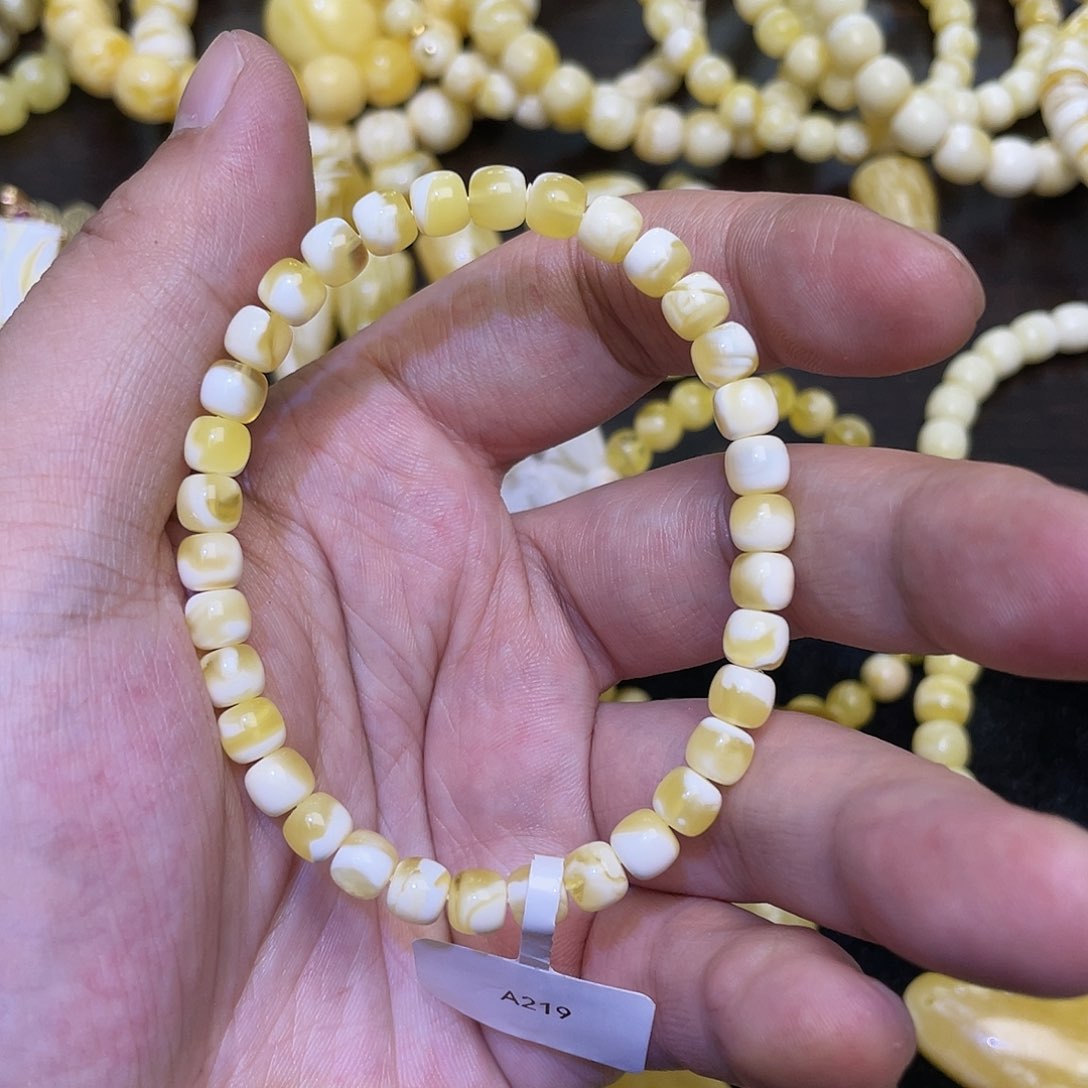 蜜蜡手串未镶嵌6mm金瓷白妖花