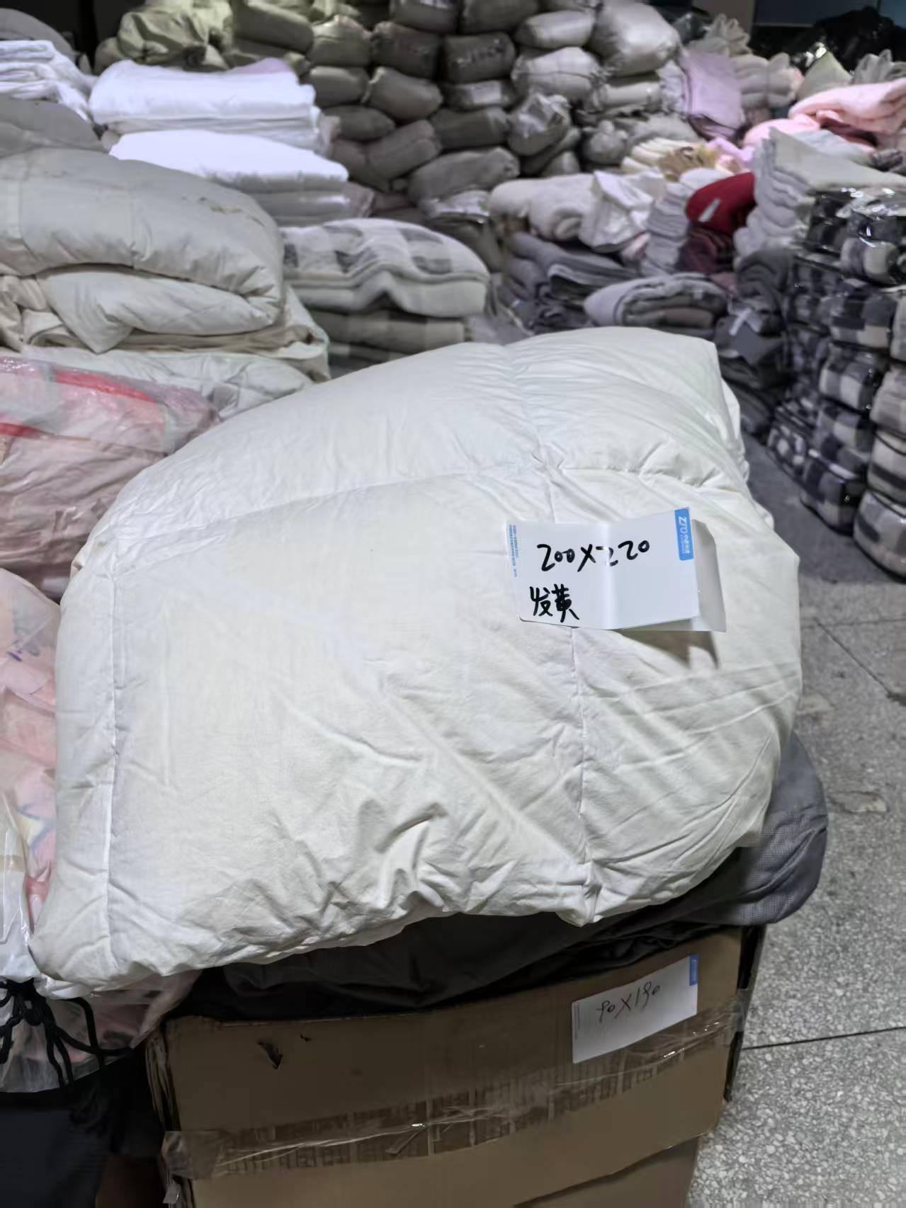 《厚广家》3楼200×220白色全棉高支棉90%鸭绒被 发1张4.7斤发黄