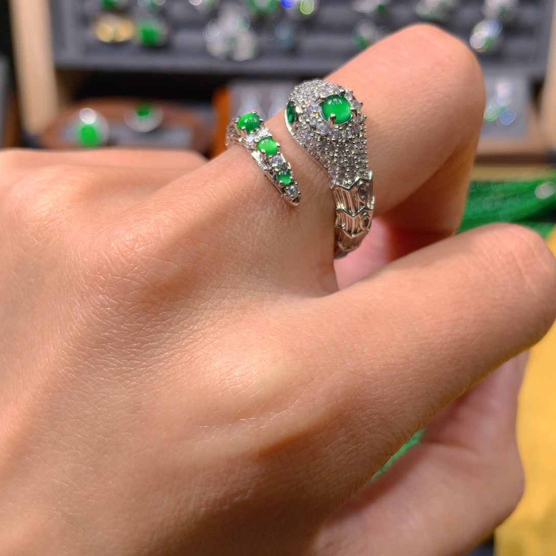 翡翠手链未镶嵌天然翡翠