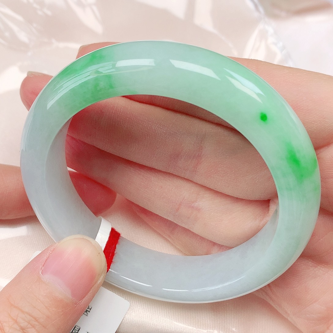 翡翠手镯未镶嵌抖音585