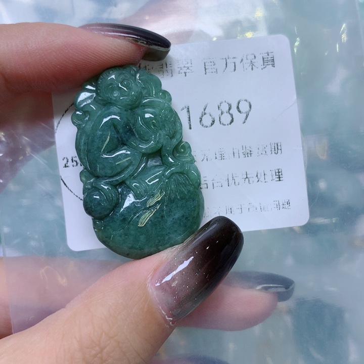 翡翠未镶嵌颈饰翡翠