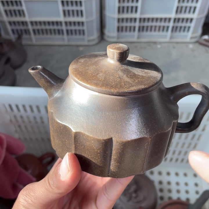 老厂紫砂壶一件。