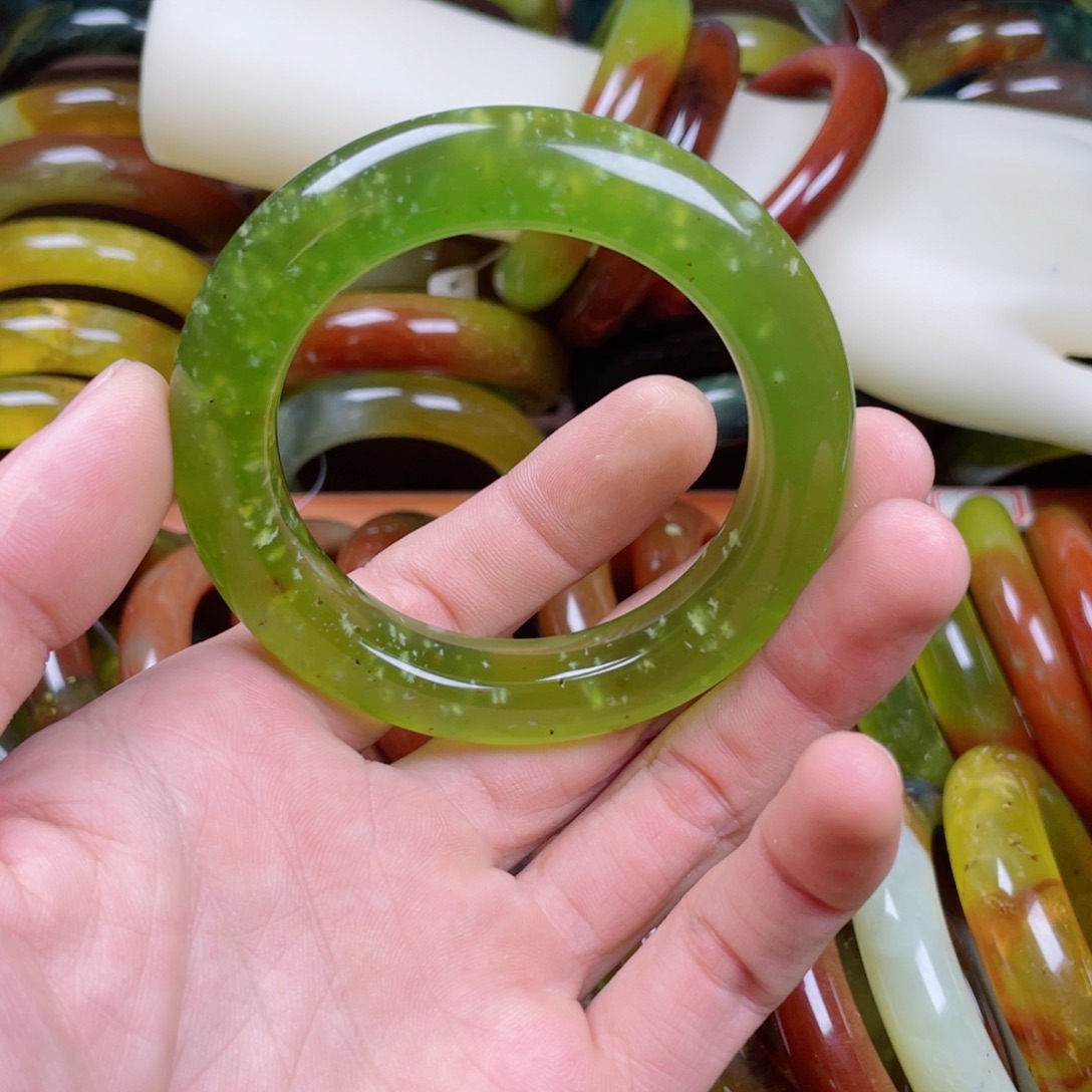 聽***i蛇纹石玉未镶嵌手镯