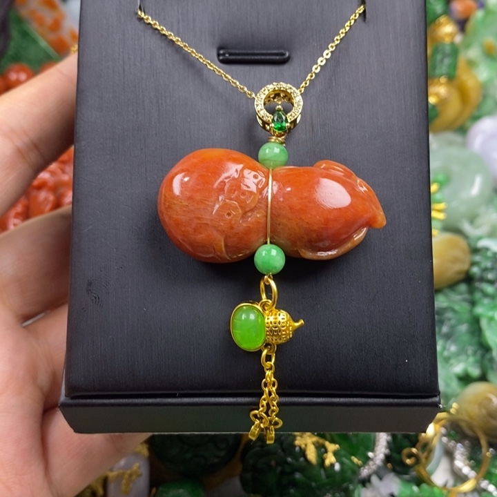 翡翠未镶嵌吊坠(赠链)