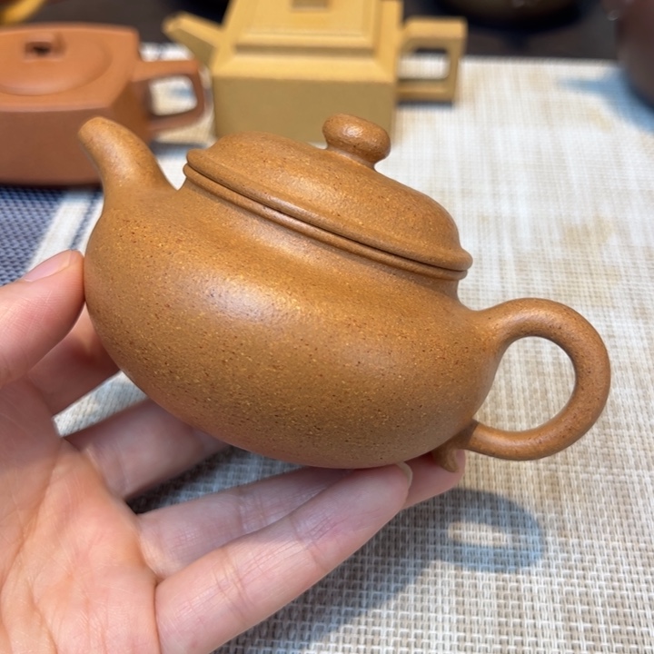 茶壶紫砂仿古，容量150毫升，全手