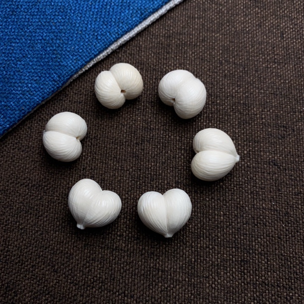 【九韵臻品】猛犸牙雕刻屁桃爱心配饰饱满立体16.5×14.5×13mm