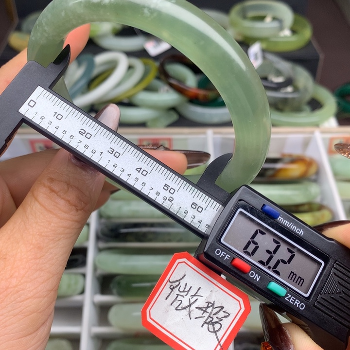 蛇纹石玉未镶嵌手镯524