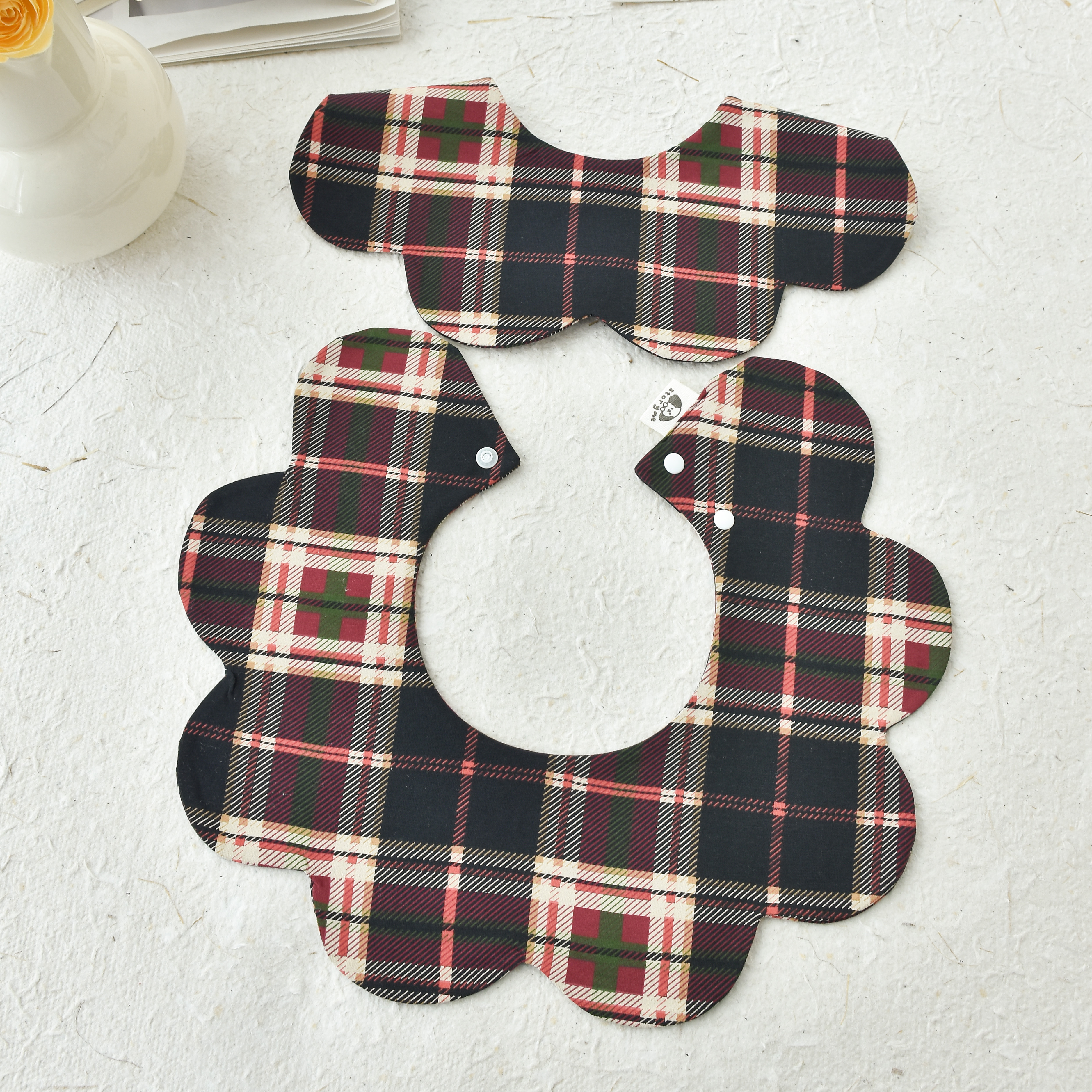 [y377]红黑色大格子口水巾围兜新生儿防吐奶柔软透气可爱ins风