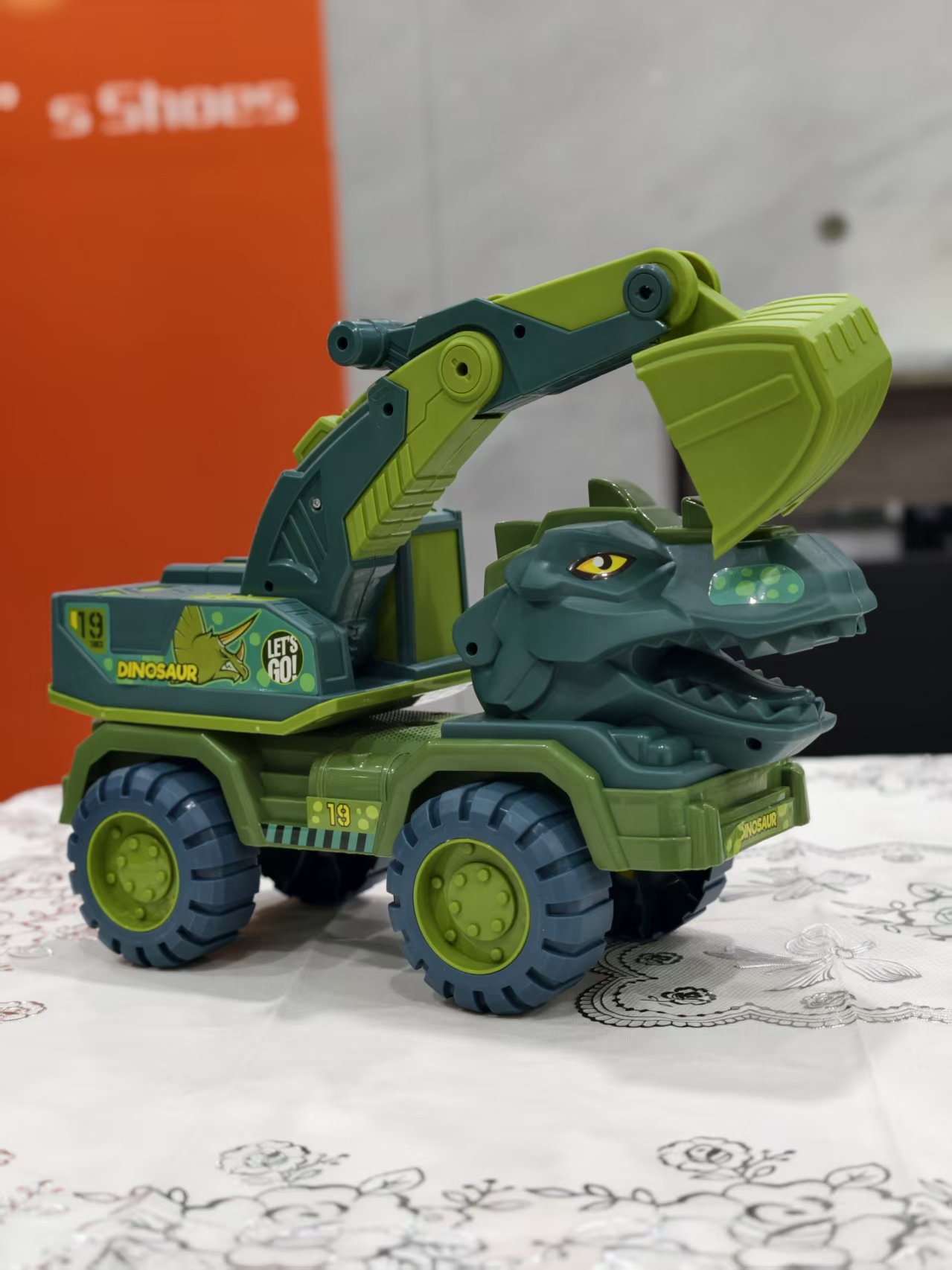 绿色恐龙挖掘工程车玩具男孩生日礼物可滑行耐摔