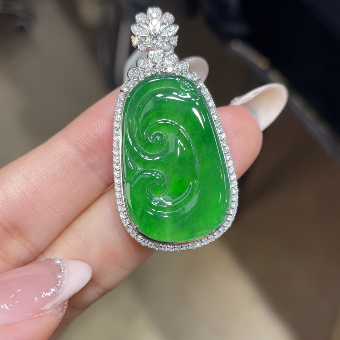 翡翠颈饰18K金镶嵌天然缅甸翡翠a货