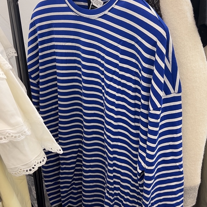 今天新款 蓝色条纹大T