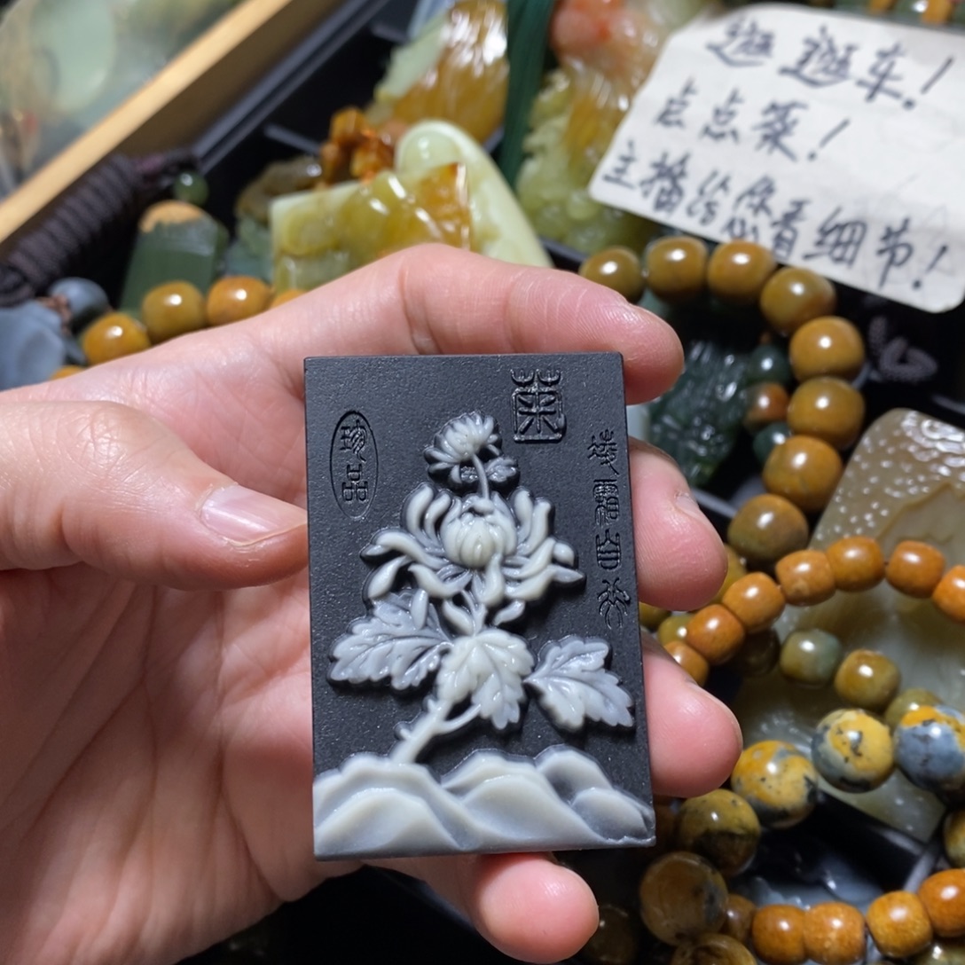 蛇纹石玉未镶嵌颈饰