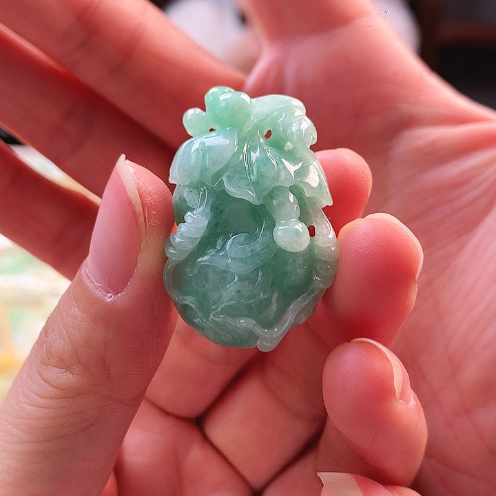 翡翠颈饰未镶嵌吊坠