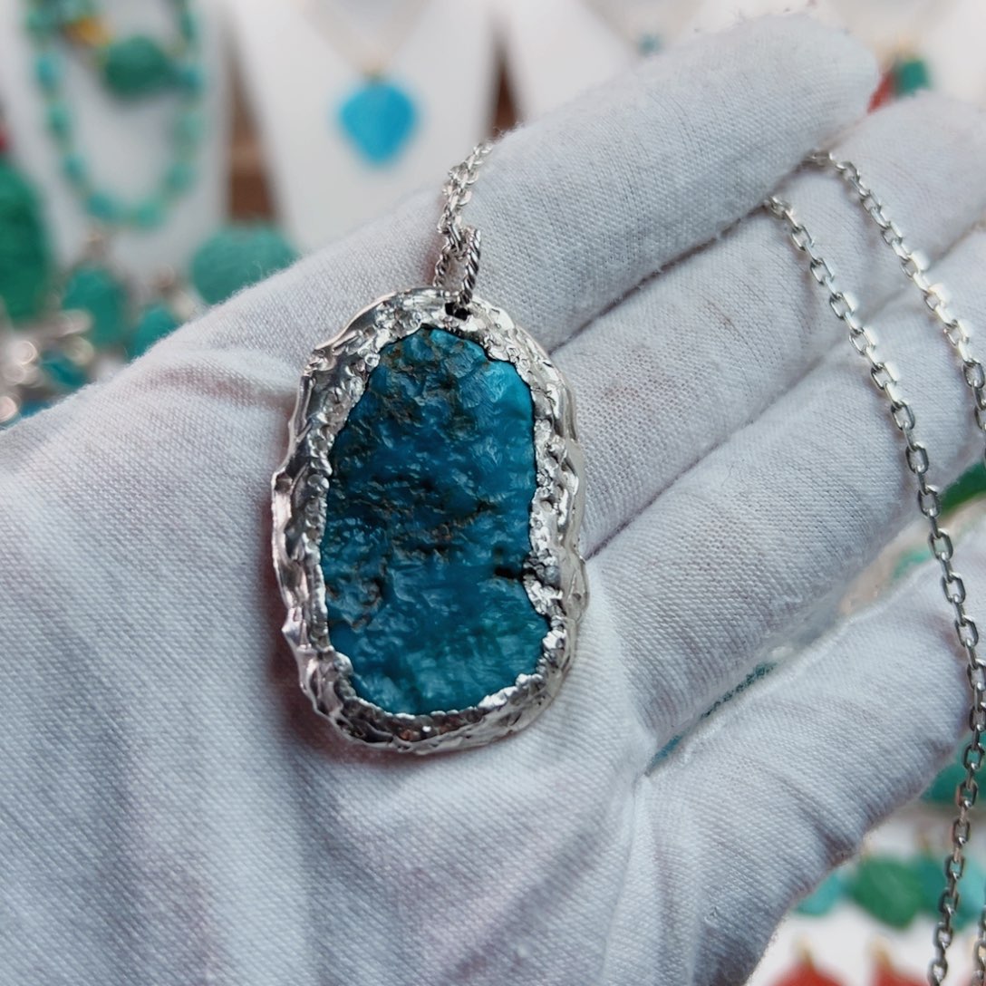 绿松石颈饰未镶嵌