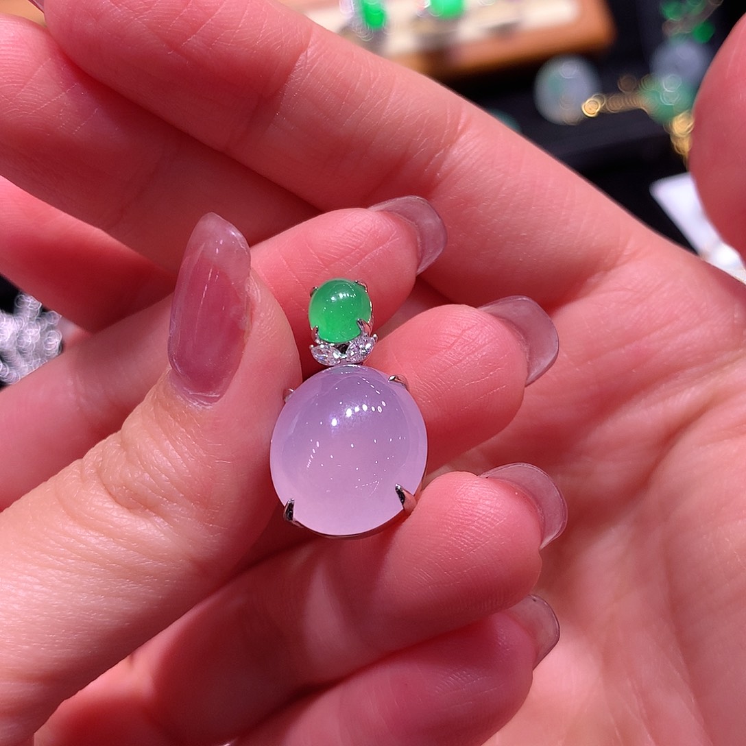 翡翠18K金镶嵌颈饰缅甸天然翡翠吊坠