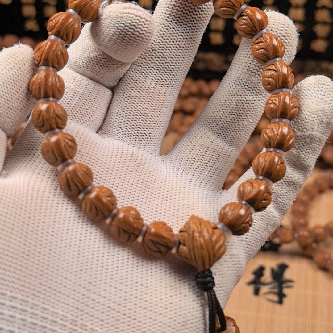 桃核吊坠小龙纹手持