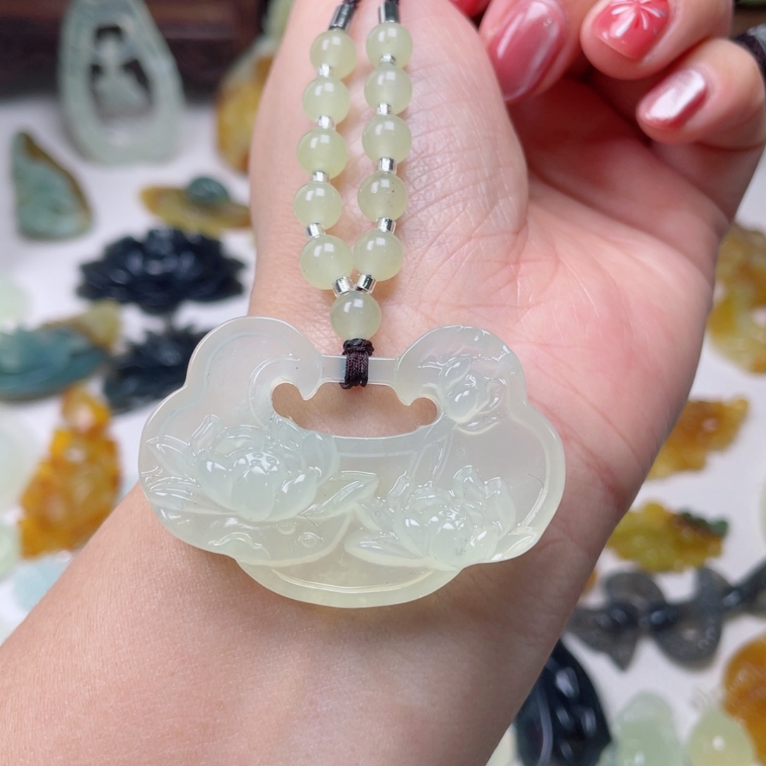 蛇纹石玉颈饰未镶嵌