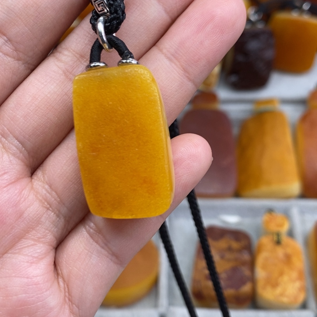 琥珀吊坠(赠链)未镶嵌