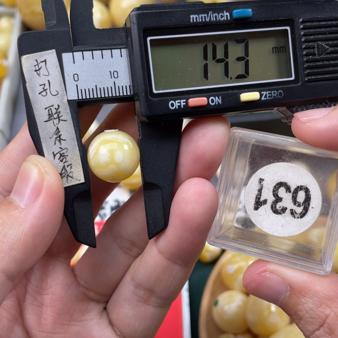 蜜蜡珠宝奇石未镶嵌