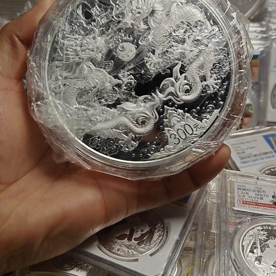 邹***装纯银2024年公斤龙银币