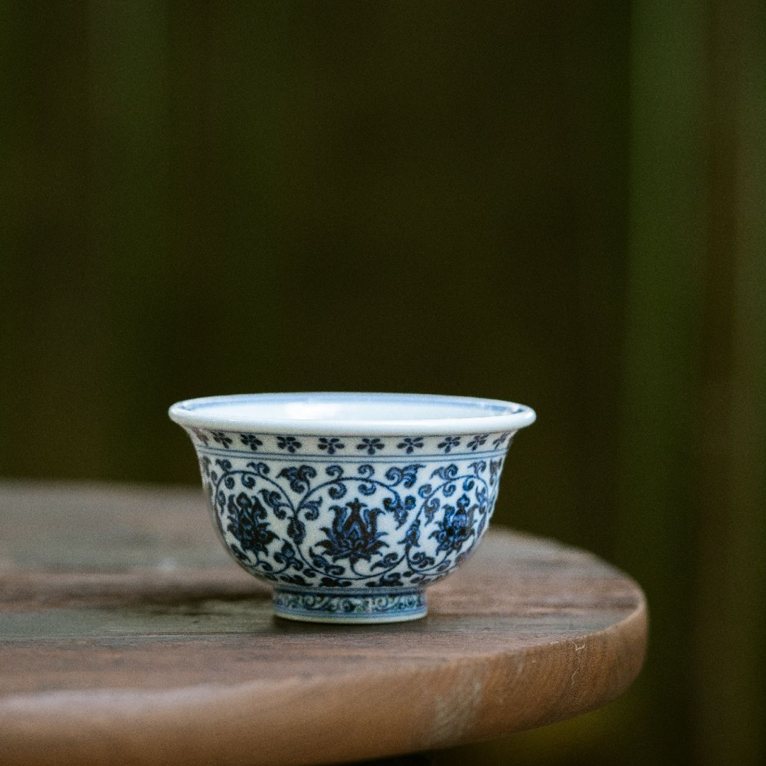 且斋慕明缠枝莲全手工压手杯