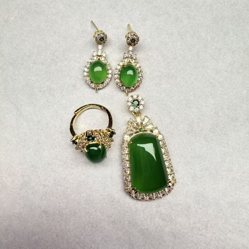 S028-天然  高端  大气   -时尚  绿玉髓 无事牌吊坠+戒指+耳饰 