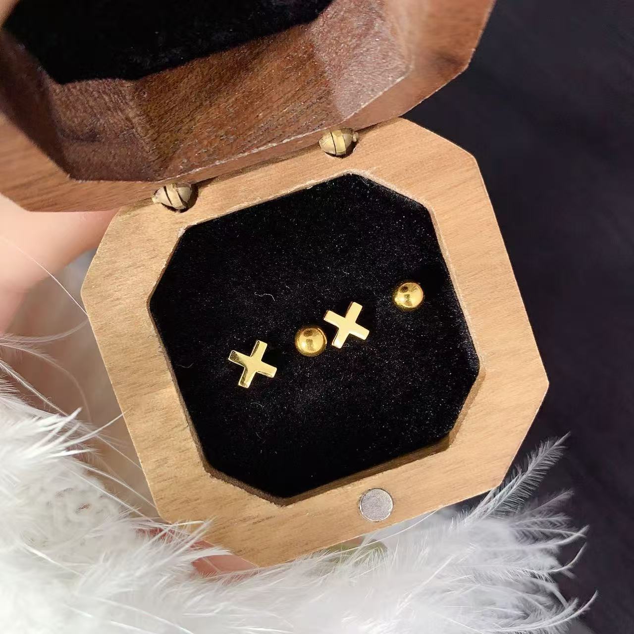 【伟新源】足金999 5G工艺 U型交叉1.54克