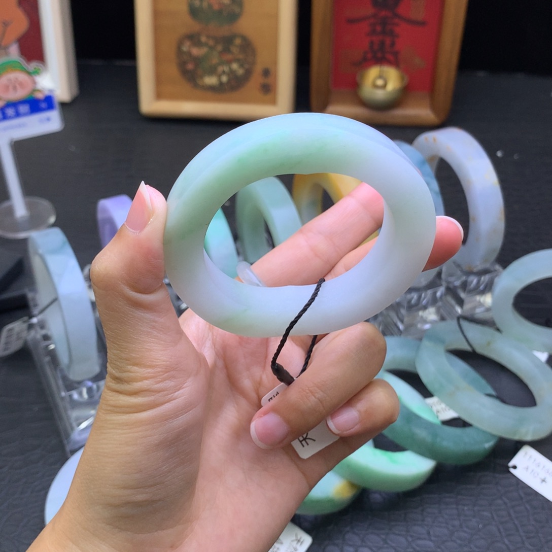 定制翡翠未镶嵌翡翠手镯