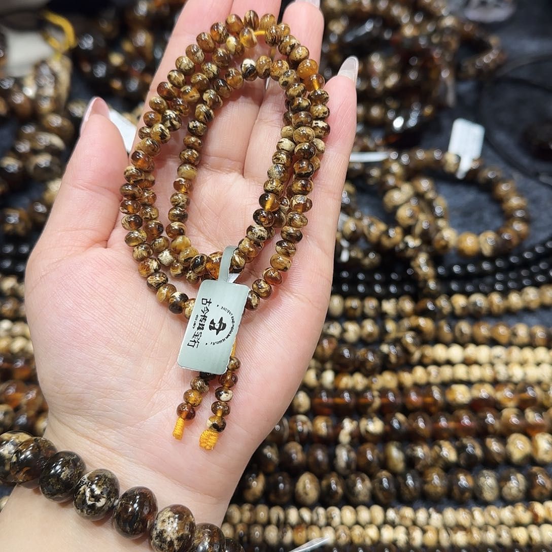 琥珀颈饰未镶嵌抚顺琥珀