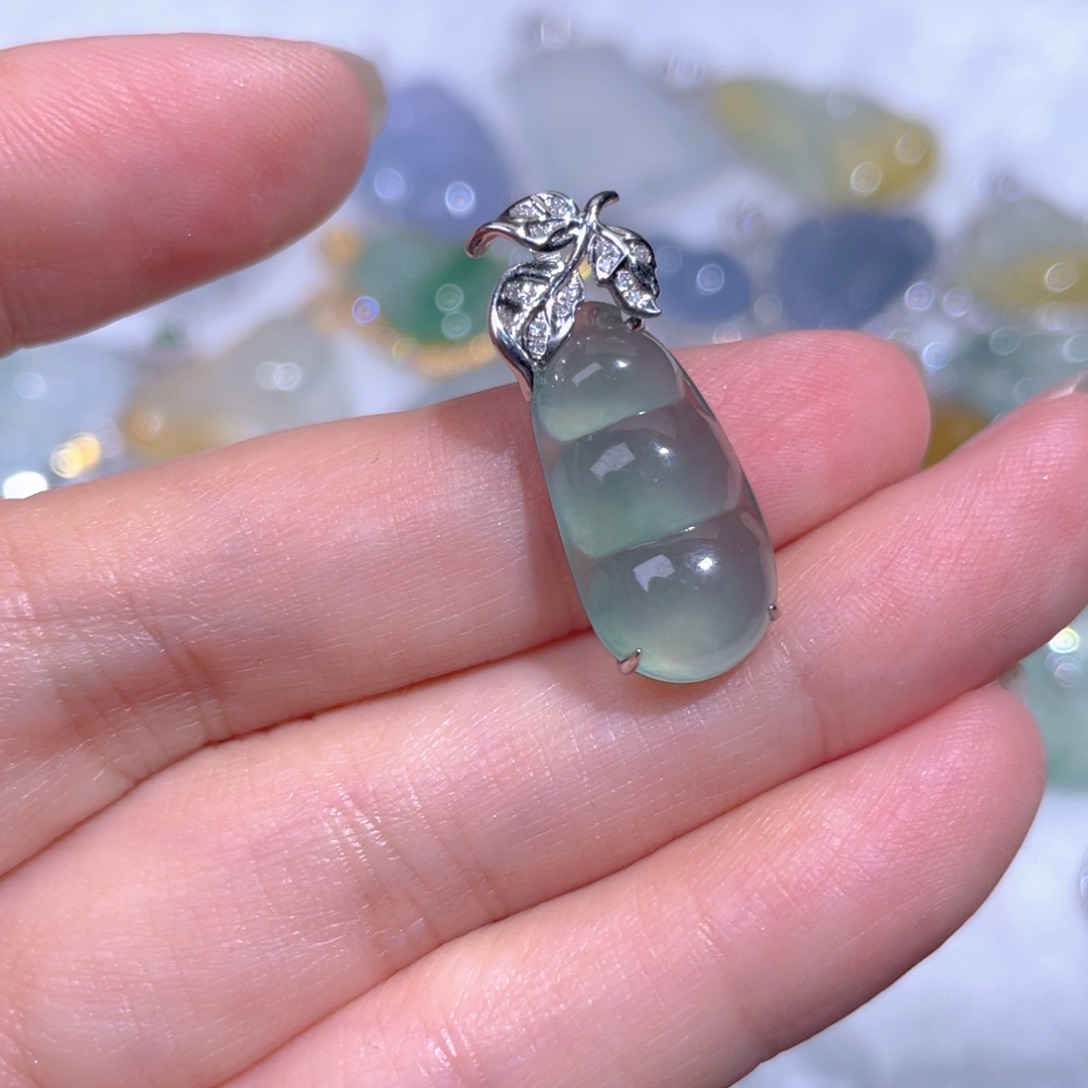 颈饰18K金镶嵌翡翠翡翠